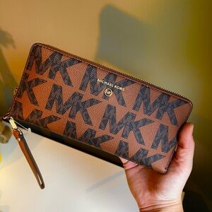 Michael Kors Leather Wristlet